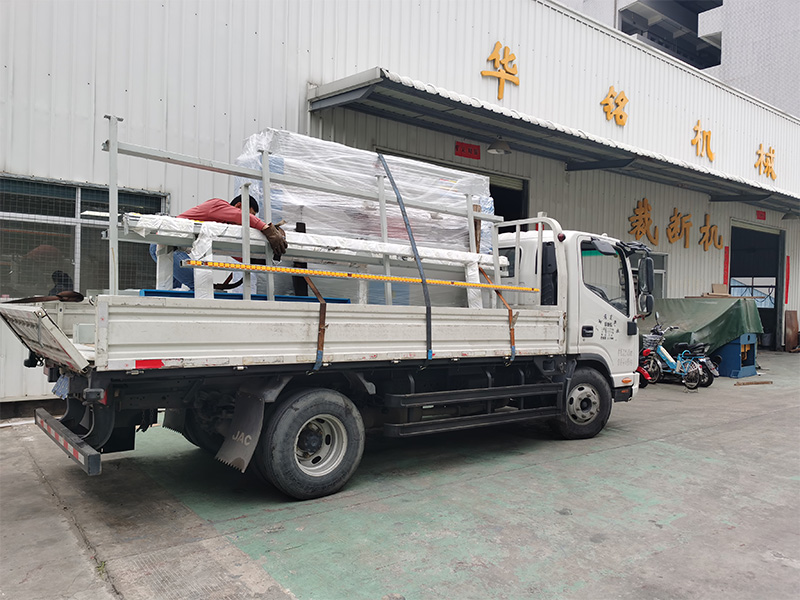 裁斷機(jī)發(fā)貨現(xiàn)場